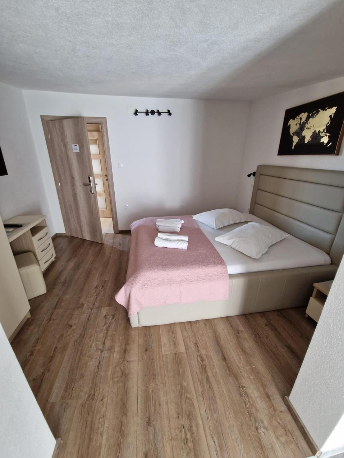 Apartments Petrovic Makarska Buitenkant foto